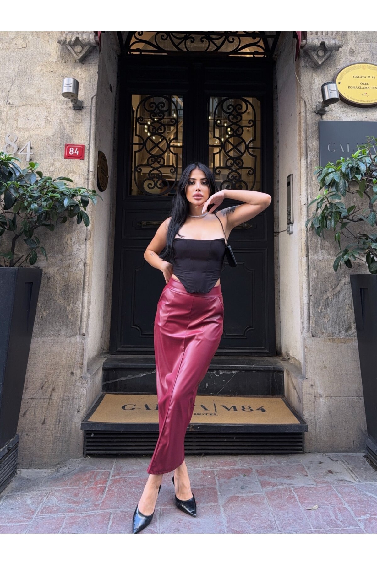 Arkadan Yırtmaçlı Deri Kalem Etek