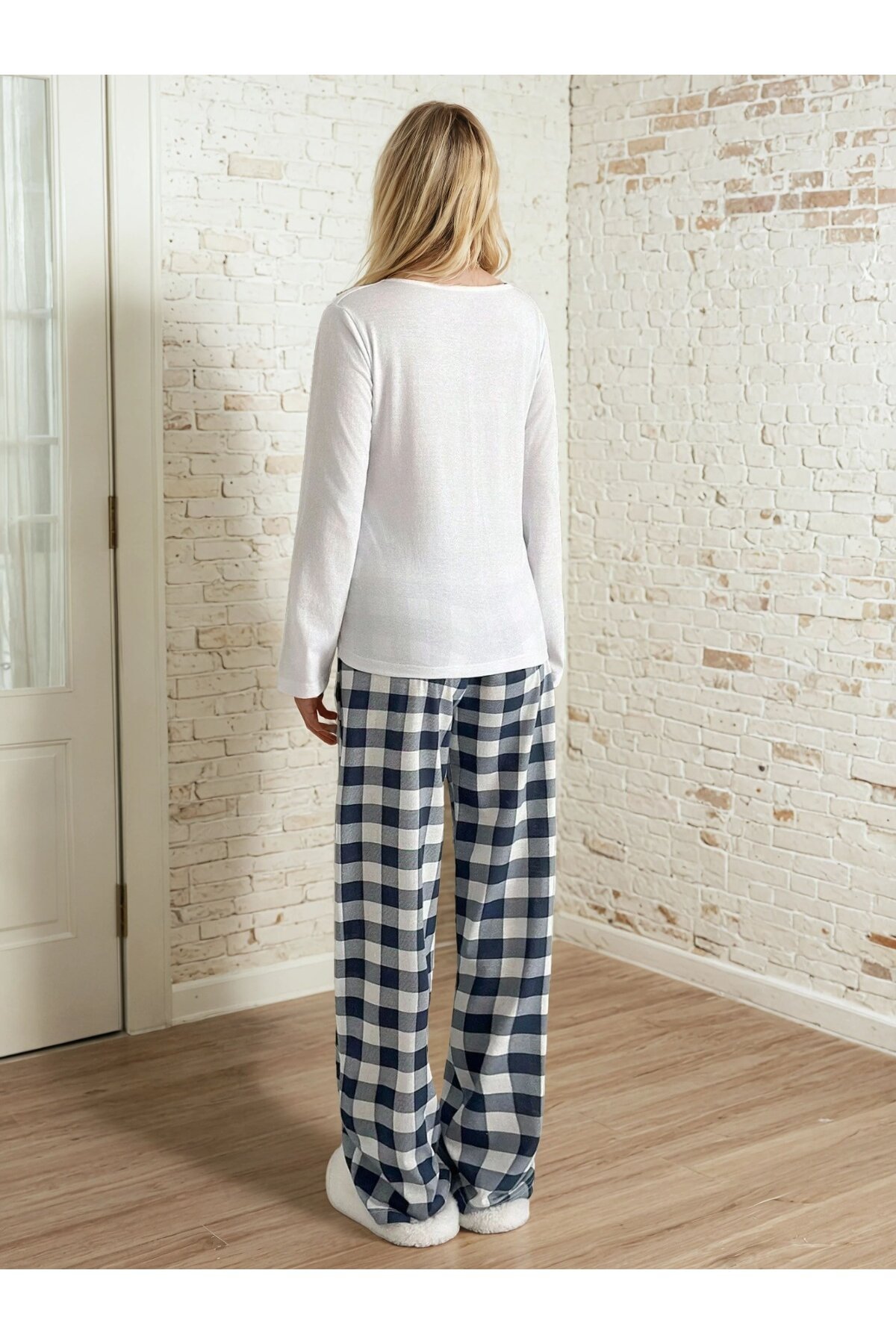 Baskılı Üst Kareli Alt Uzun Kol Pijama Takımı