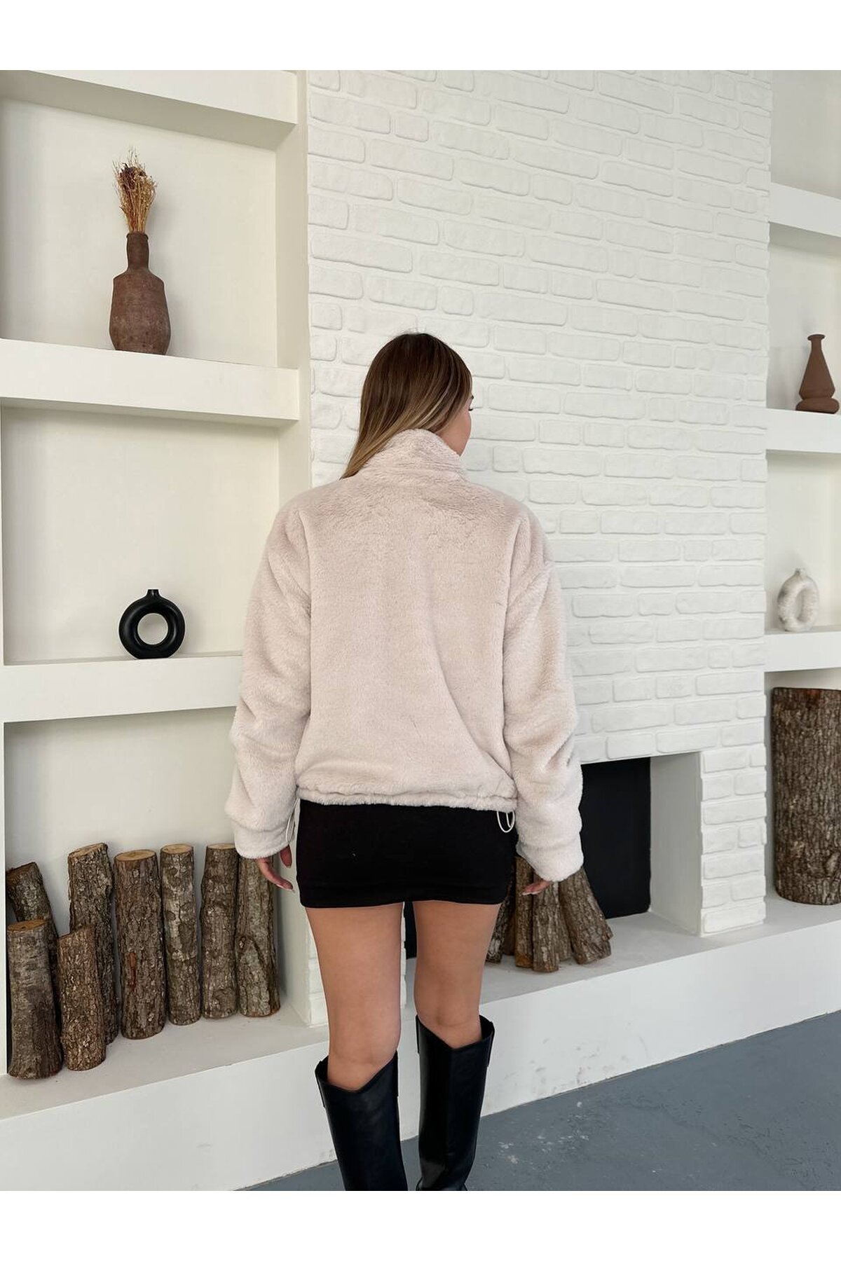 Bej Peluş Fermuarlı Crop Mont