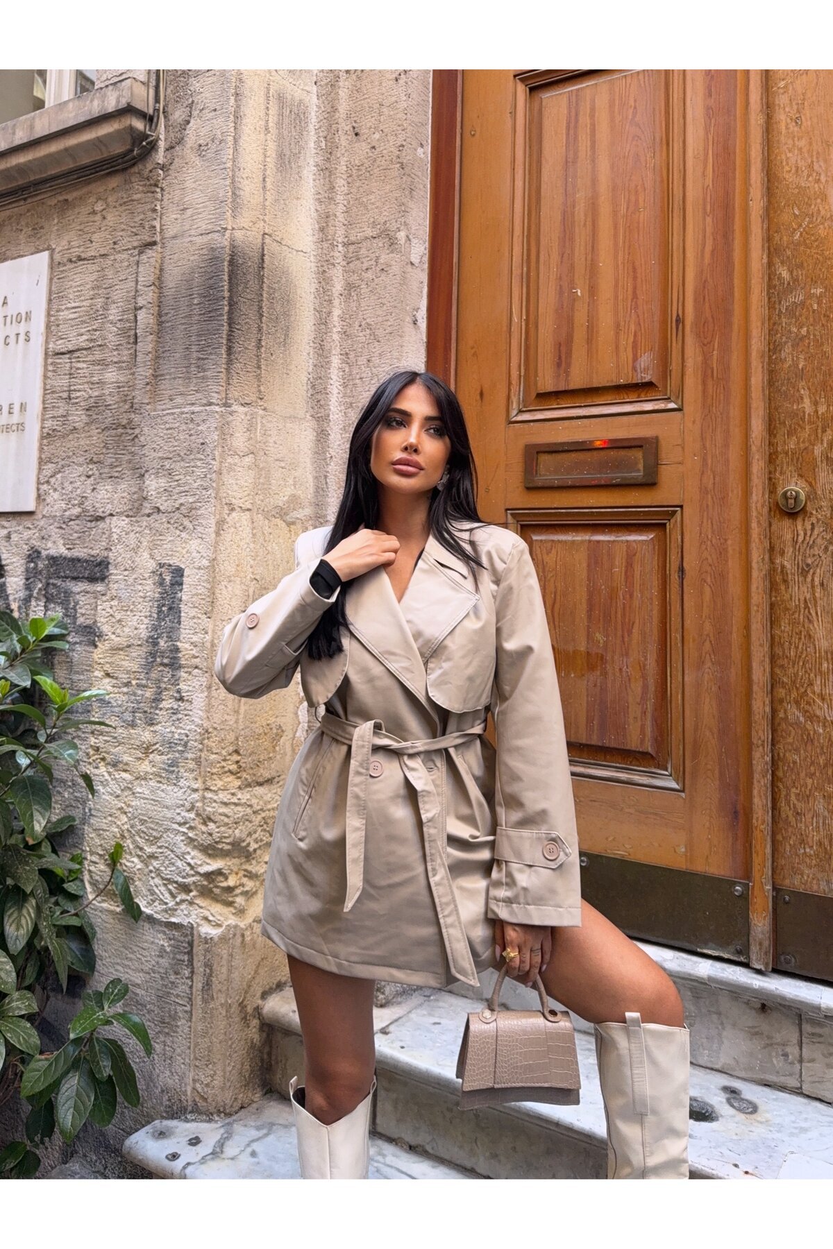 Beli Kuşaklı Düğmeli Ara Boy Deri Ceket