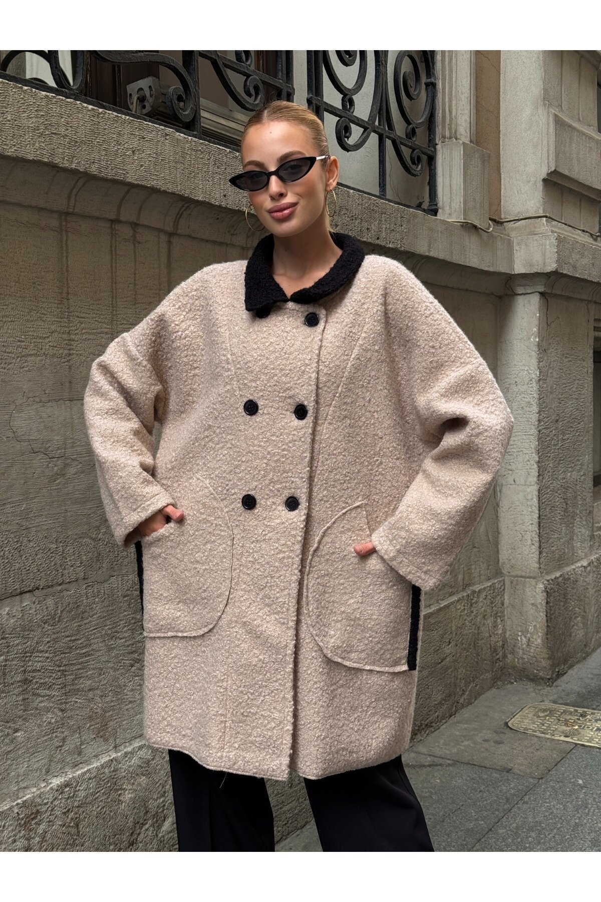 Buklet Kumaş Yaka Detay Düğmeli Mont Bej