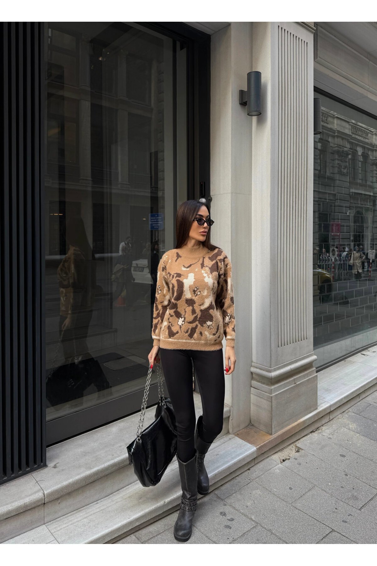 Çiçek Desenli Dokulu Triko Kazak