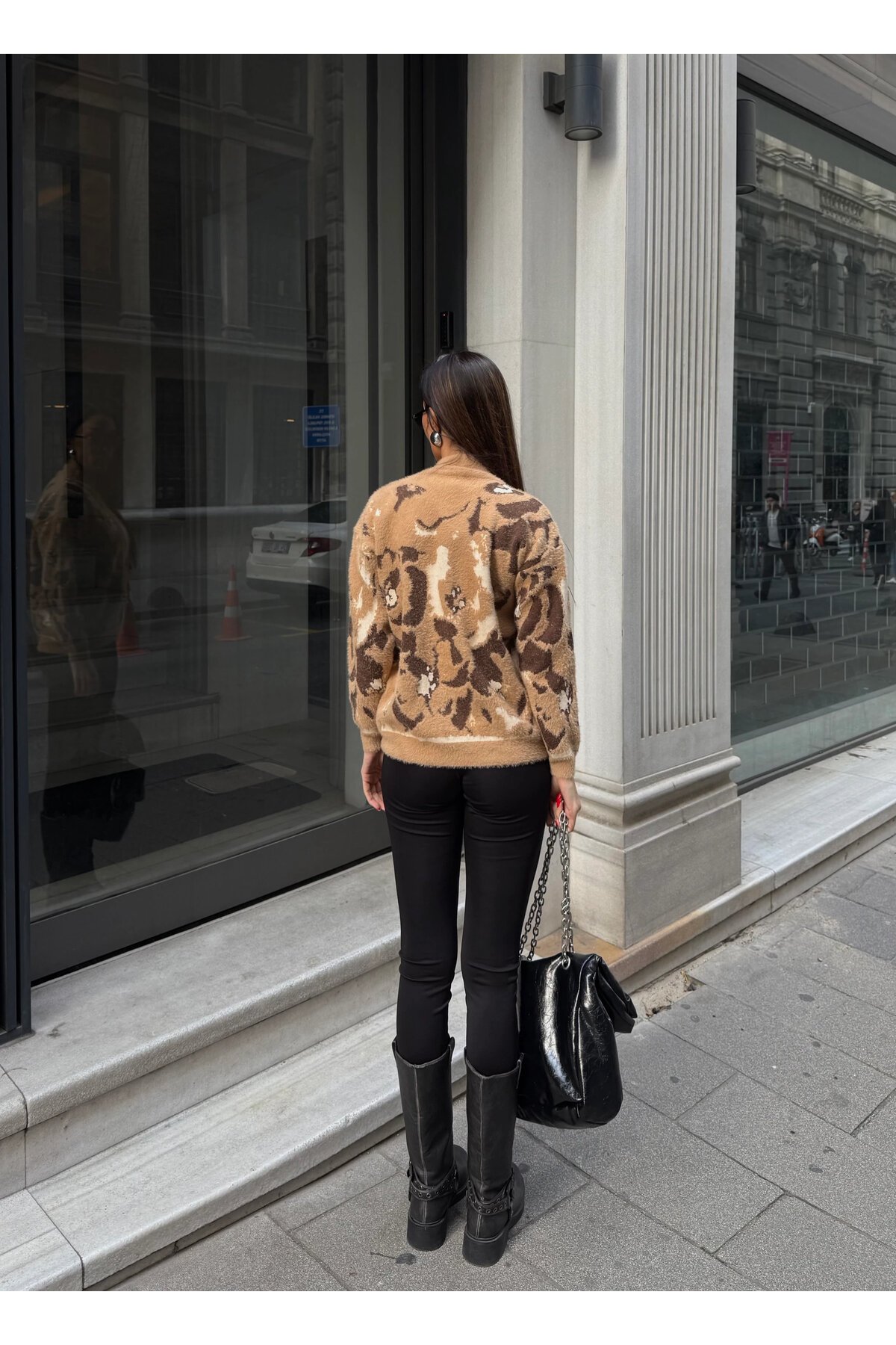 Çiçek Desenli Dokulu Triko Kazak