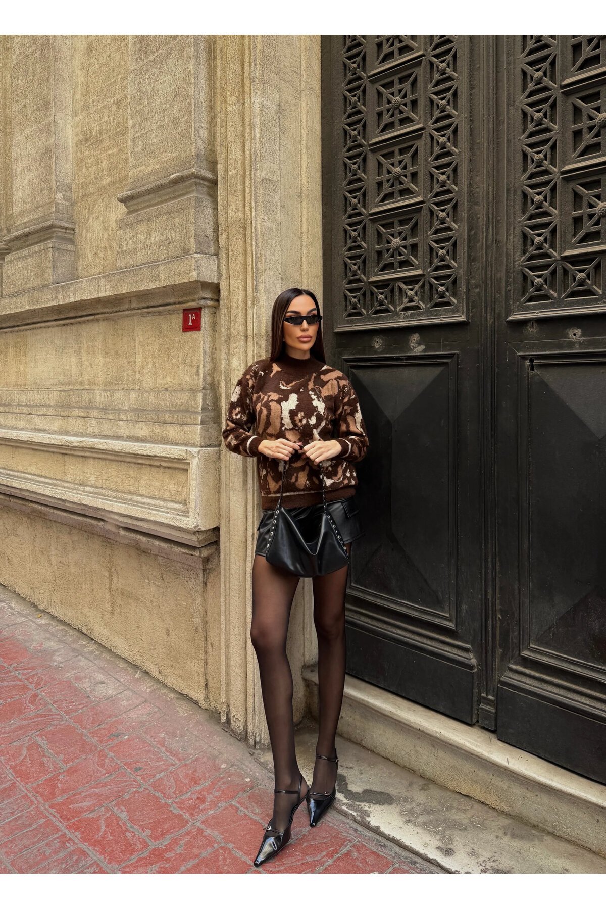 Çiçek Desenli Dokulu Triko Kazak