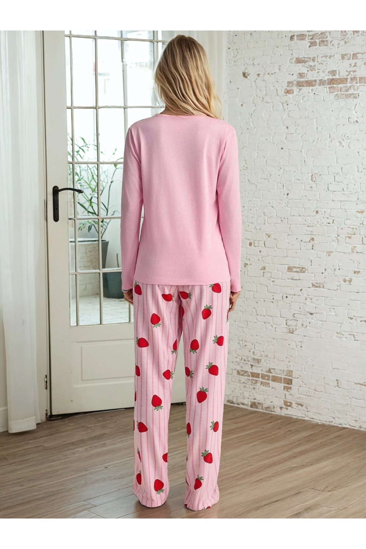 Çilek Baskılı Uzun Kollu Pijama Takımı