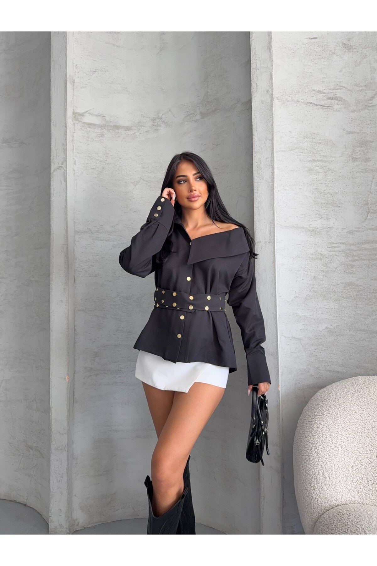 Çıtçıtlı Kemerli Siyah Gömlek