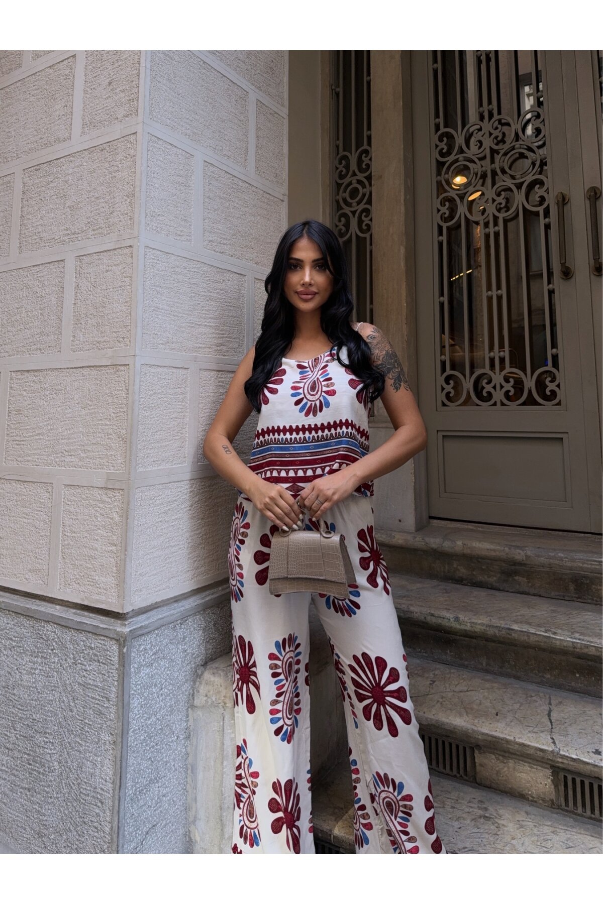 Desenli Kolsuz Üst ve Pantalon Takım Bordo