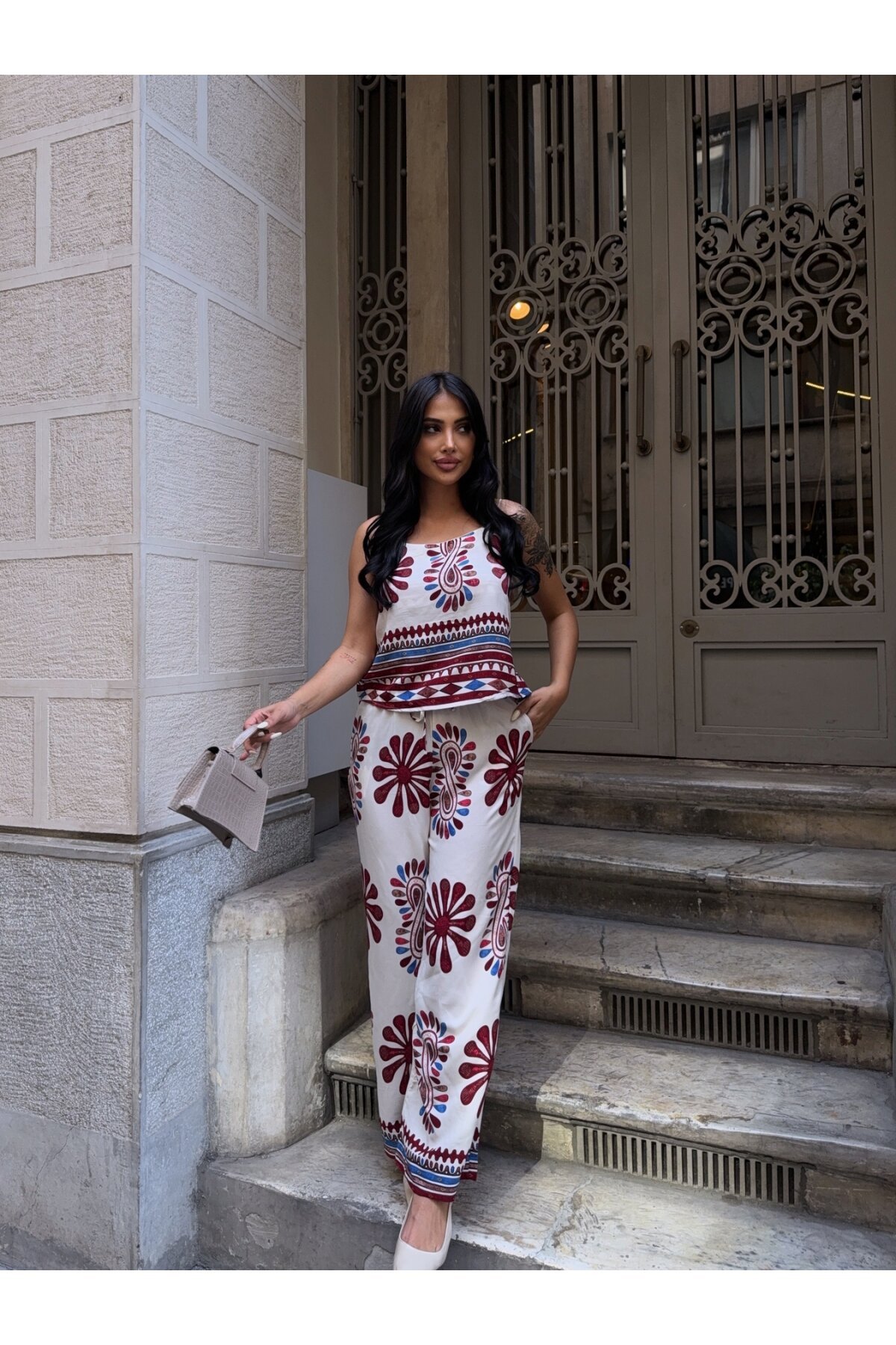 Desenli Kolsuz Üst ve Pantalon Takım Bordo