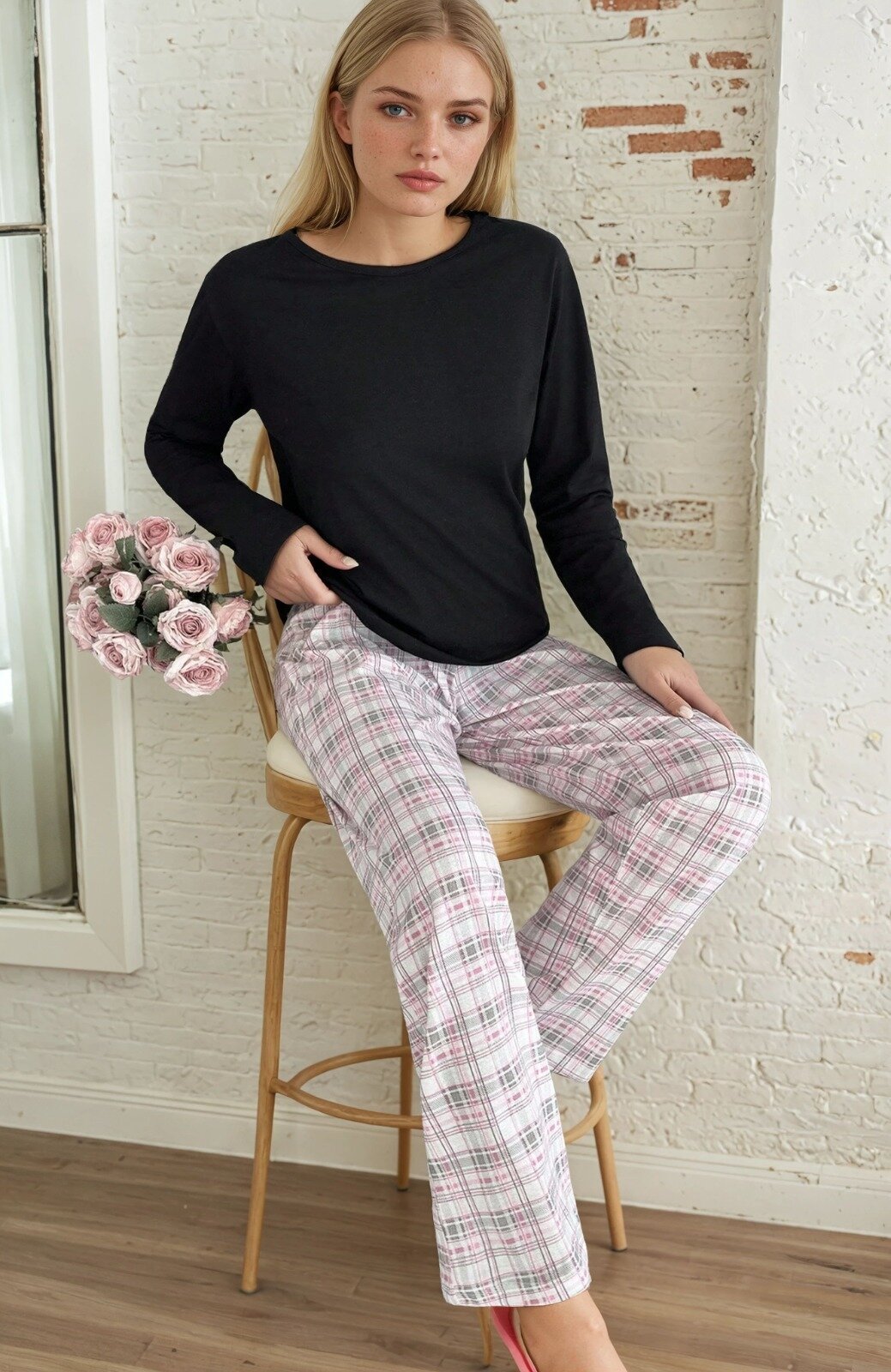 Ekose Desen Üstü Düz Pijama Takımı