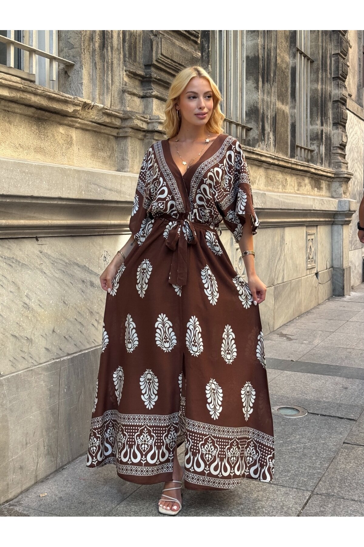 Etnik Desenli Kuşaklı V Yaka Maxi Elbise