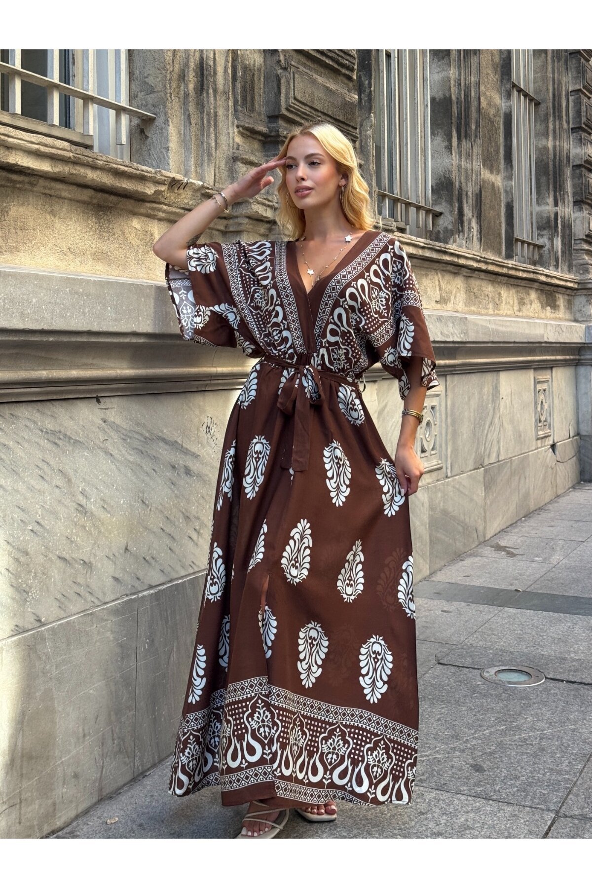 Etnik Desenli Kuşaklı V Yaka Maxi Elbise