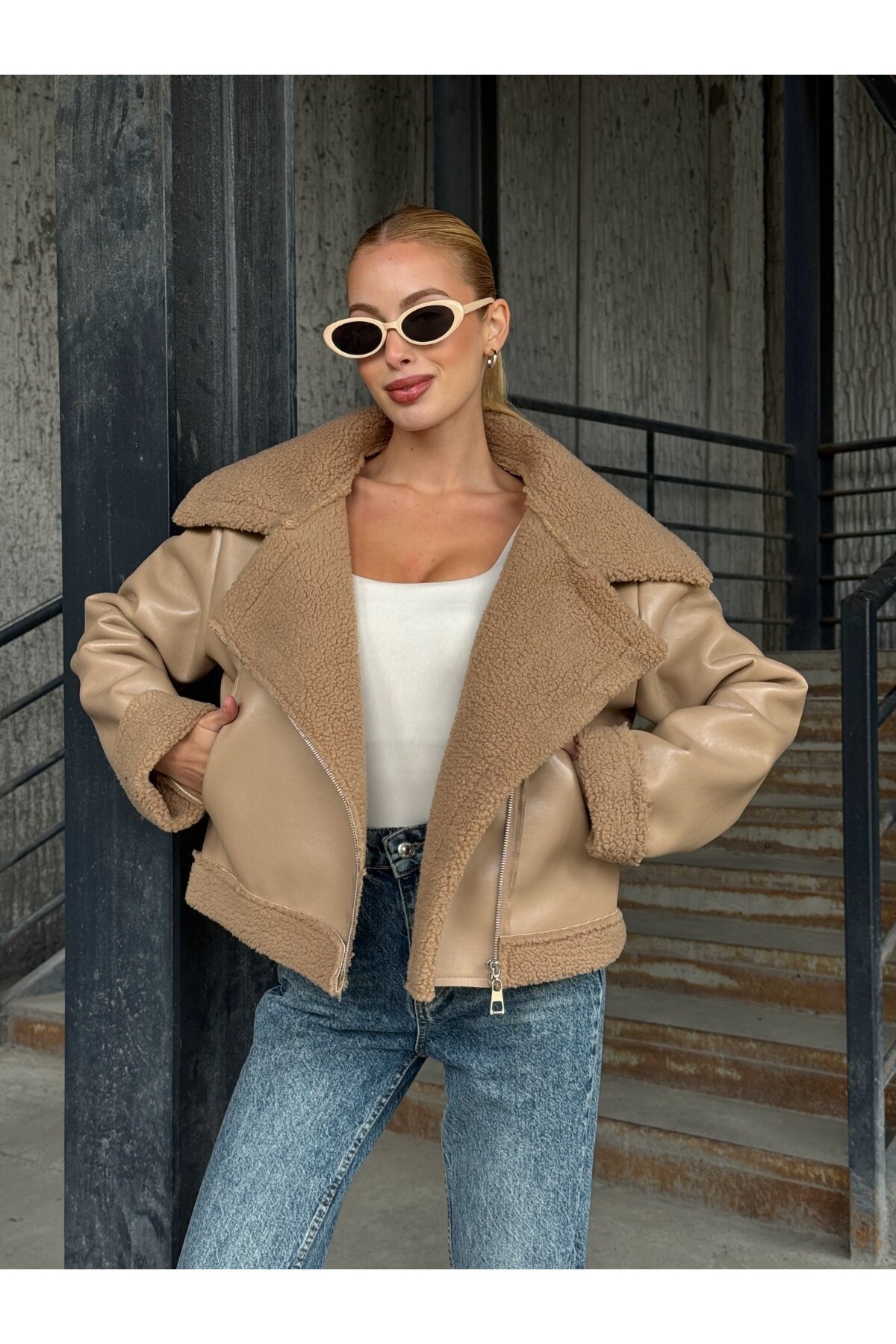 Fermuar Detaylı İçi Kürklü Suni Deri Ceket Bej