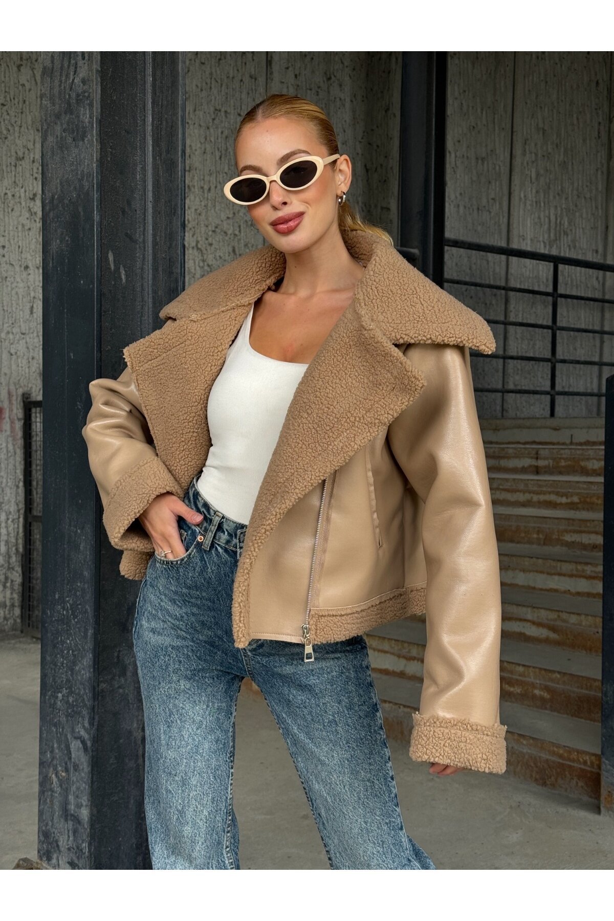Fermuar Detaylı İçi Kürklü Suni Deri Ceket Bej