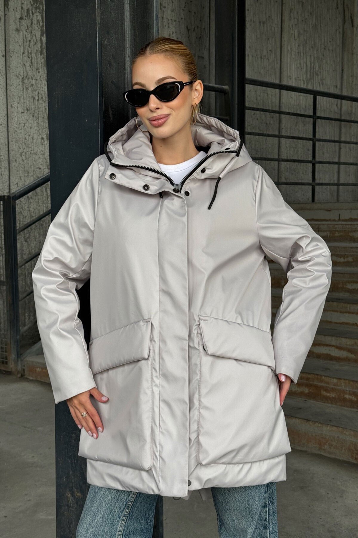 Geniş Cepli Kapüşonlu Uzun Mont