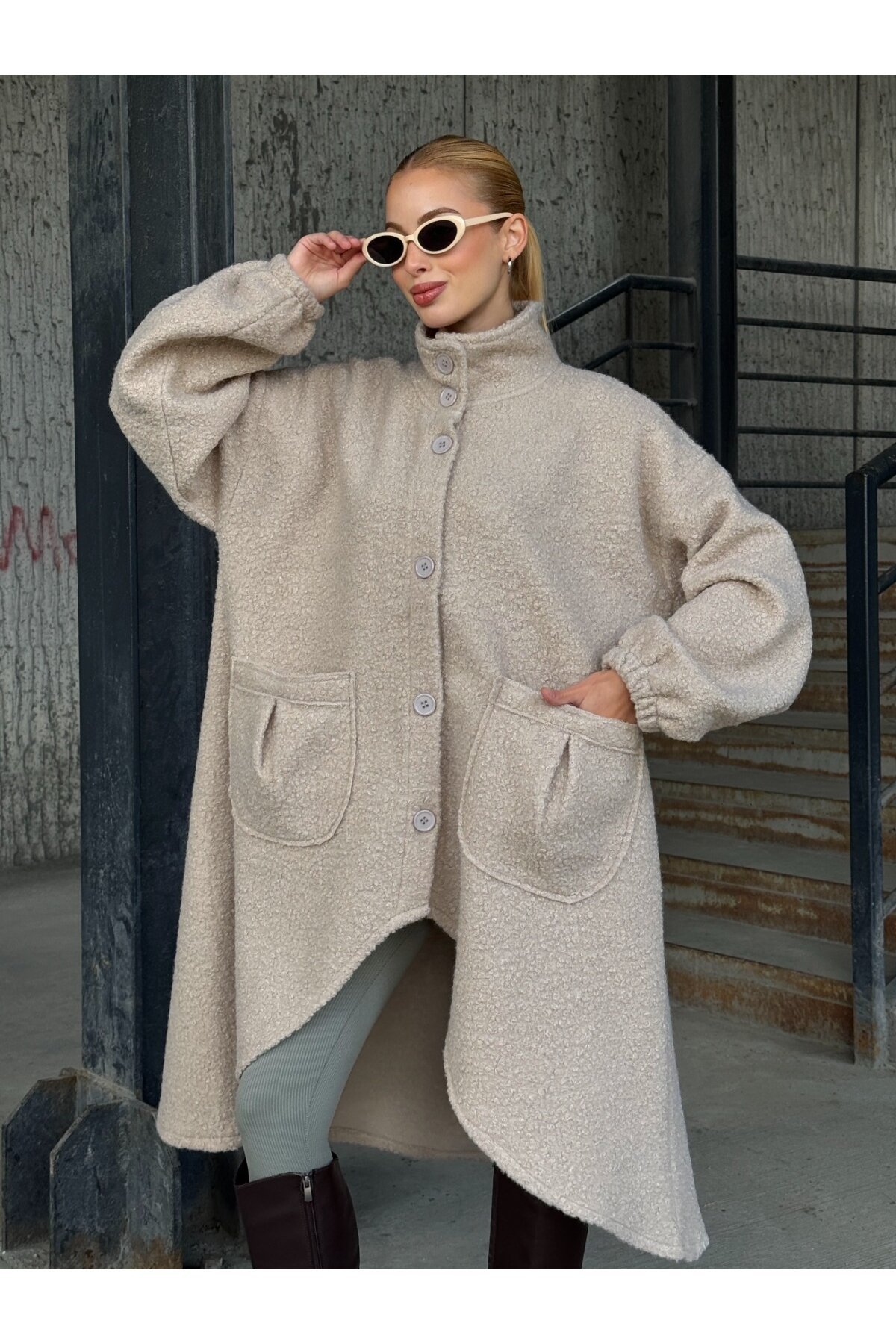 Geniş Çift Cepli Kalın Buklet Kumaş Mevsimlik Mont Bej