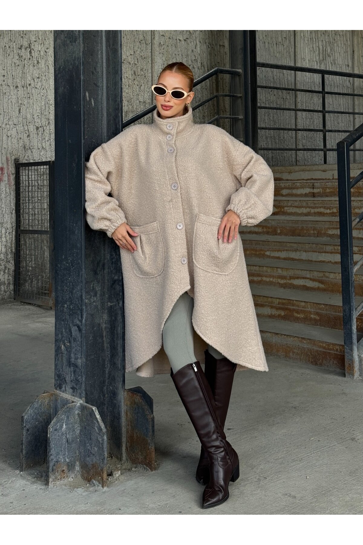 Geniş Çift Cepli Kalın Buklet Kumaş Mevsimlik Mont Bej