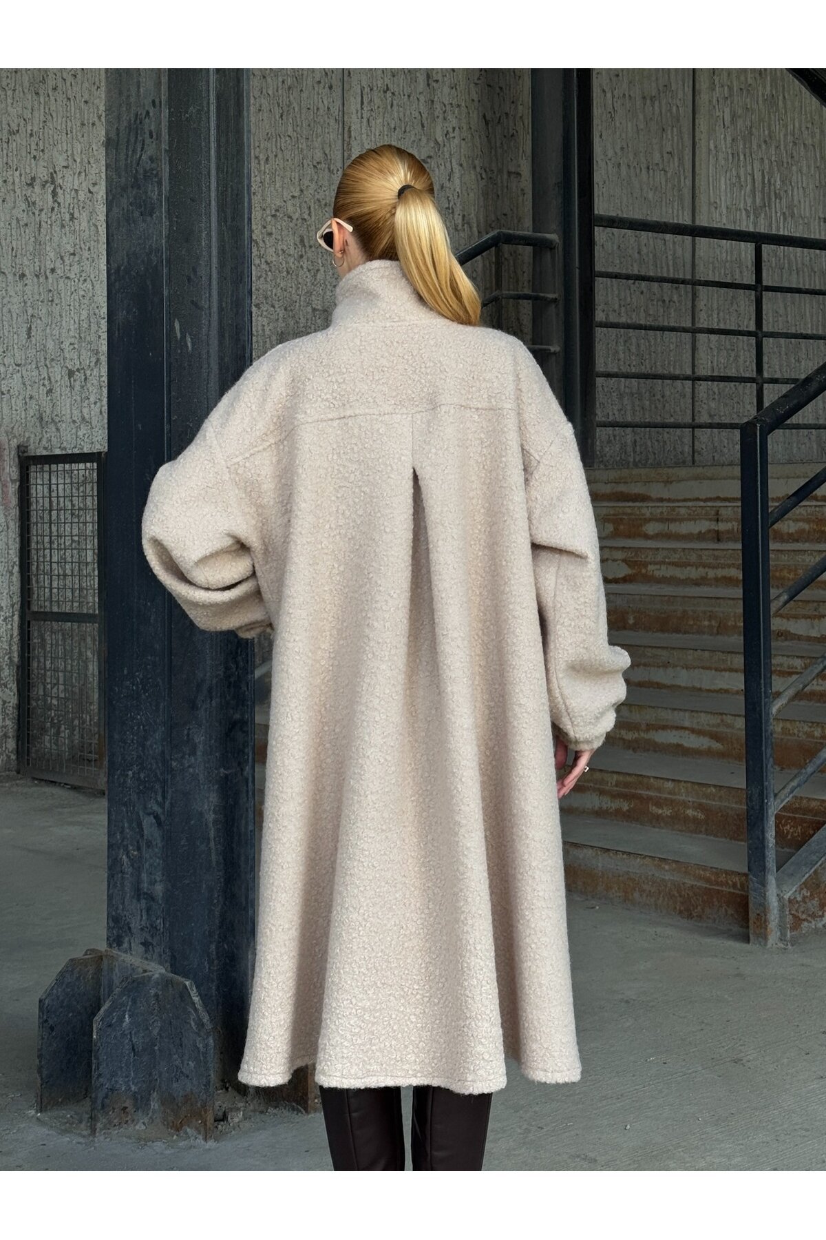 Geniş Çift Cepli Kalın Buklet Kumaş Mevsimlik Mont Bej