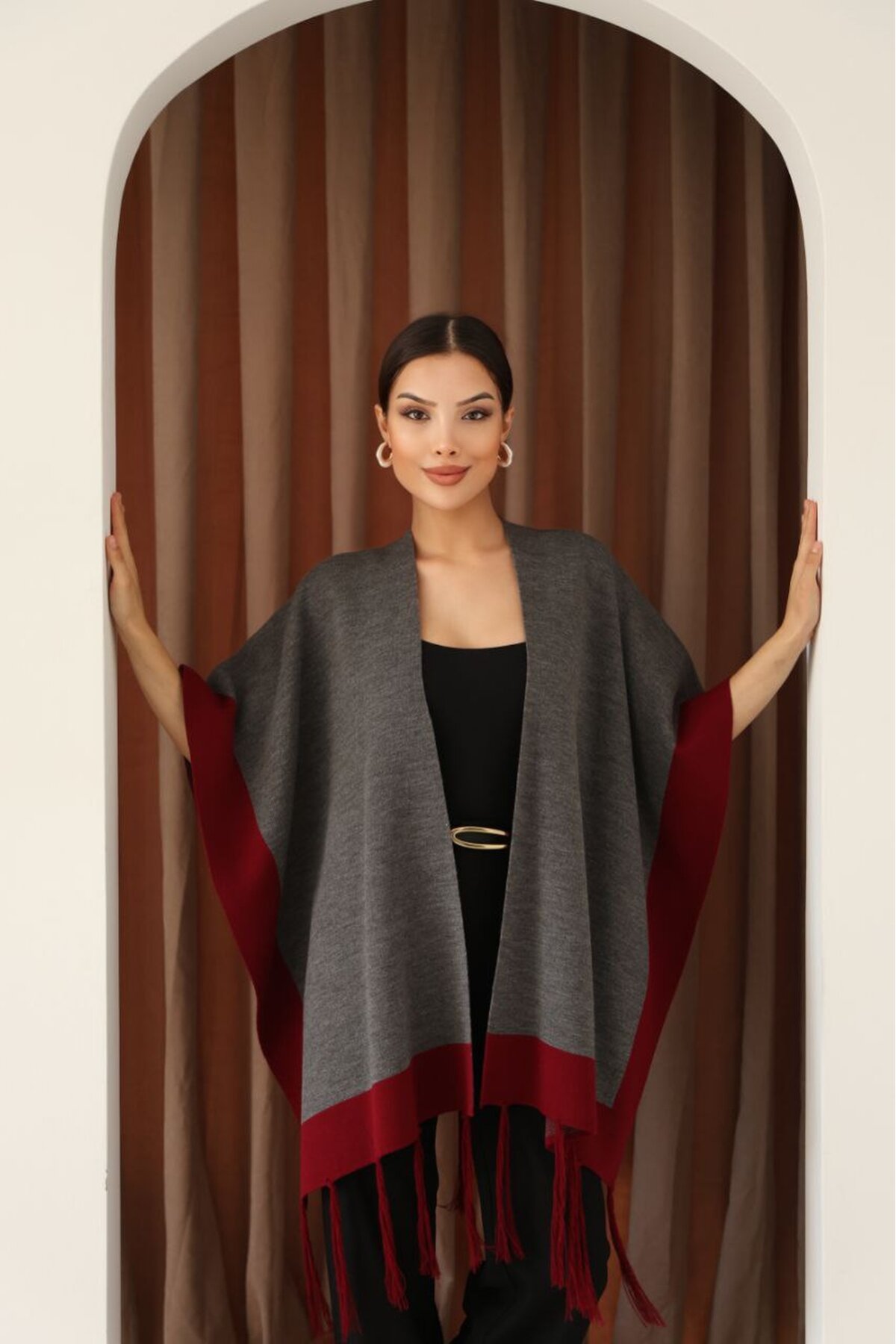 Gri Püsküllü Renk Bloklu Kışlık Triko Panço