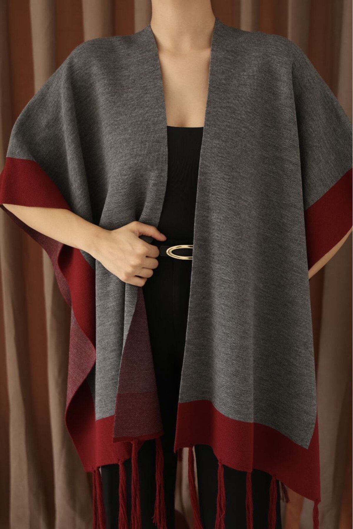 Gri Püsküllü Renk Bloklu Kışlık Triko Panço