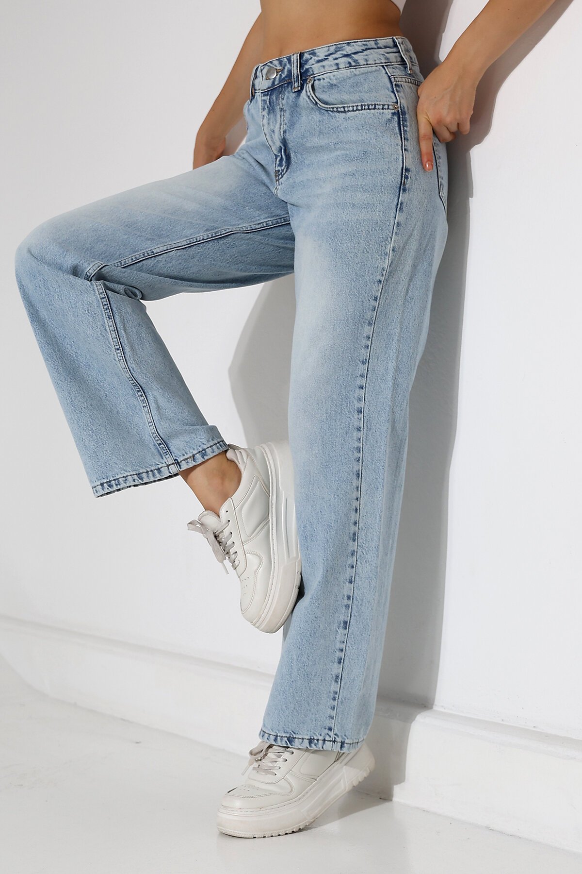 Kadın Açık Mavi Straight Fit Jean