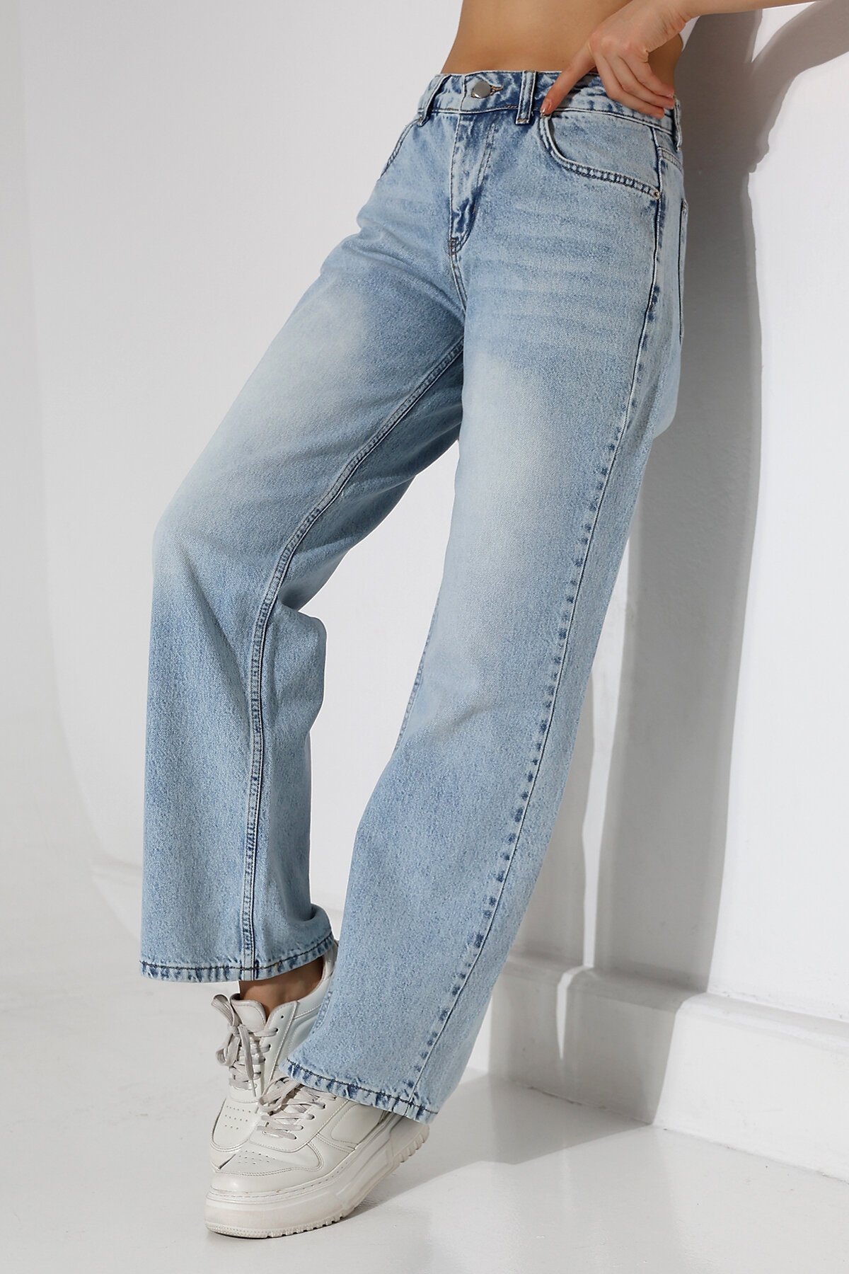 Kadın Açık Mavi Straight Fit Jean
