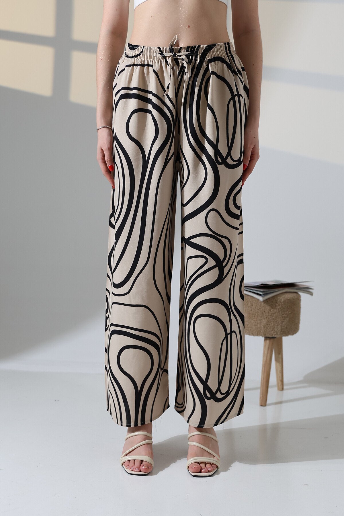 Kadın Bej Viskon Bol Paça Desenli Pantalon