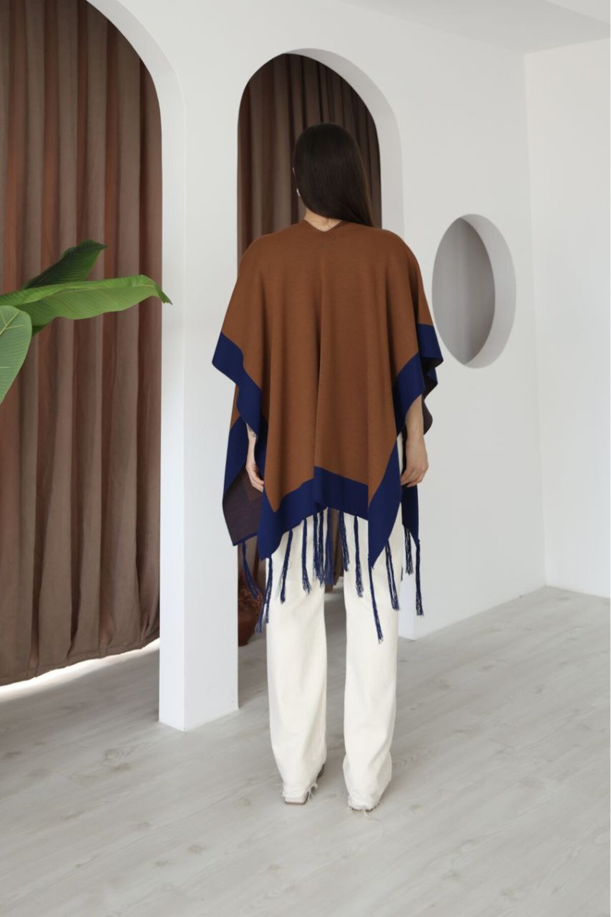 Kahve Püsküllü Renk Bloklu Kışlık Triko Panço