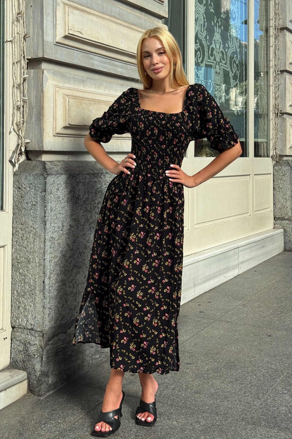 Kare Yaka Beli Gipeli Çiçek Desenli Elbise