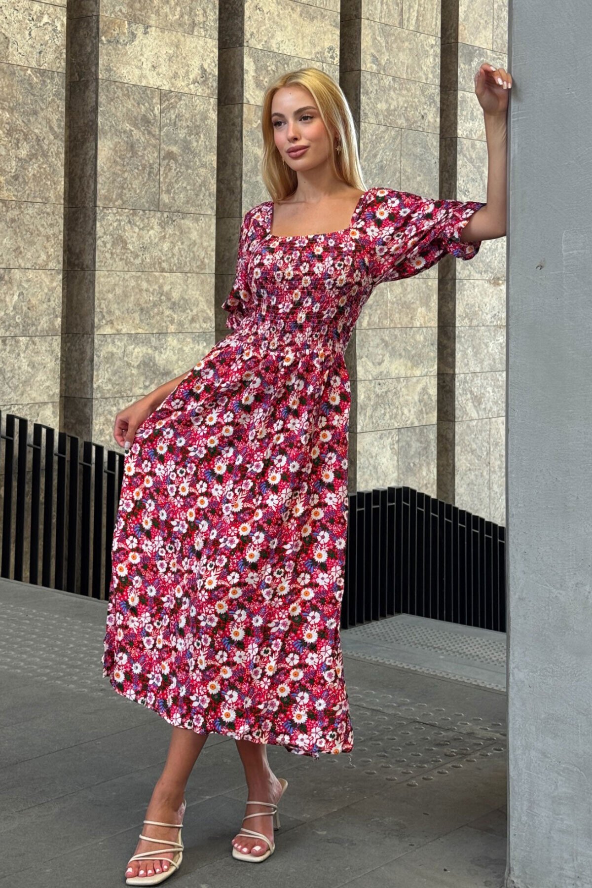 Kare Yaka Beli Gipeli Çiçek Desenli Elbise Fuşya