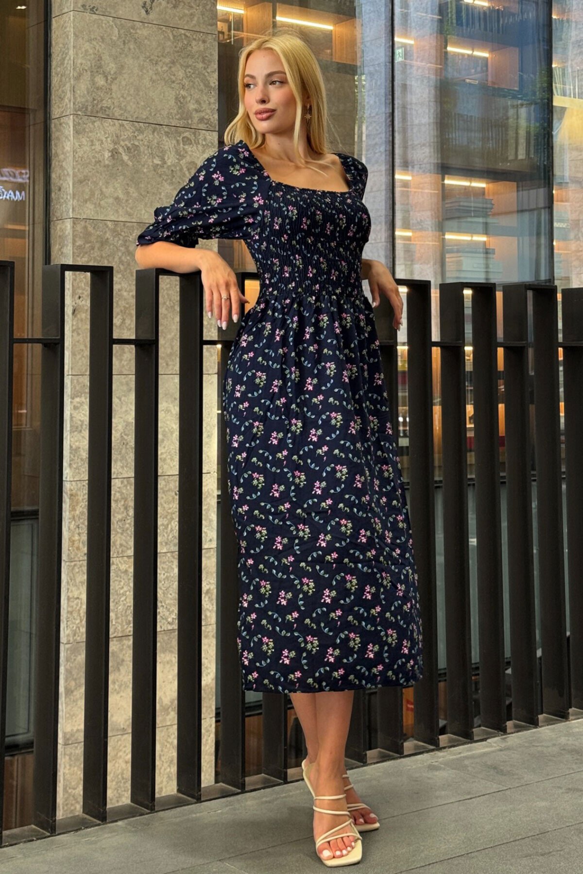 Kare Yaka Beli Gipeli Çiçek Desenli Elbise Lacivert