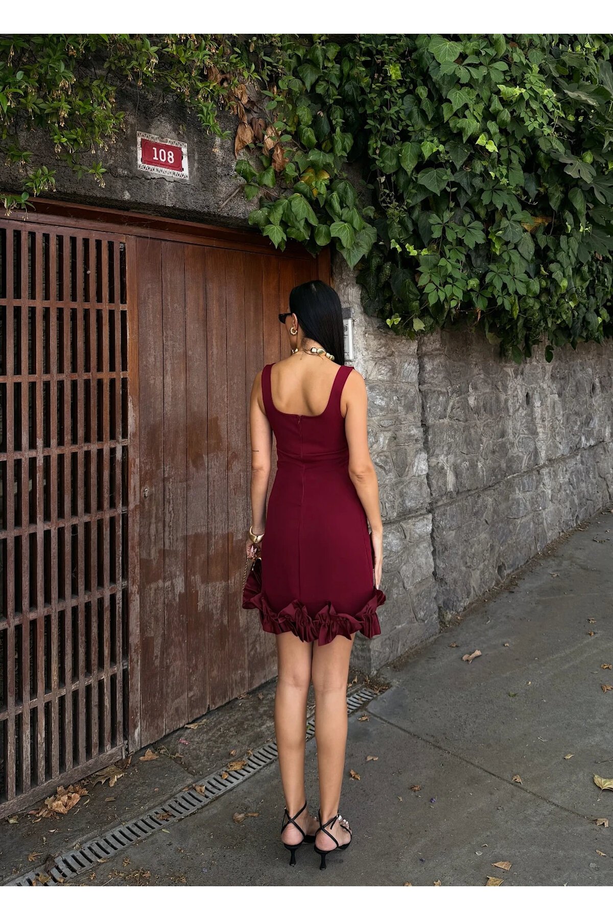 Kare Yaka Etek Ucu Detaylı Elbise