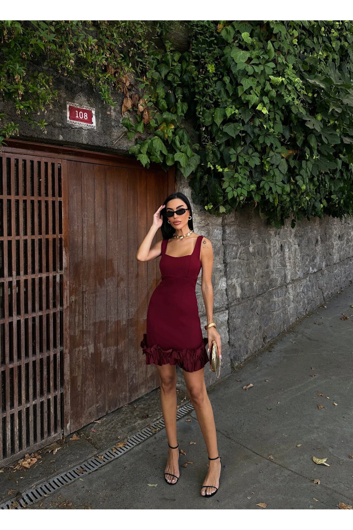 Kare Yaka Etek Ucu Detaylı Elbise