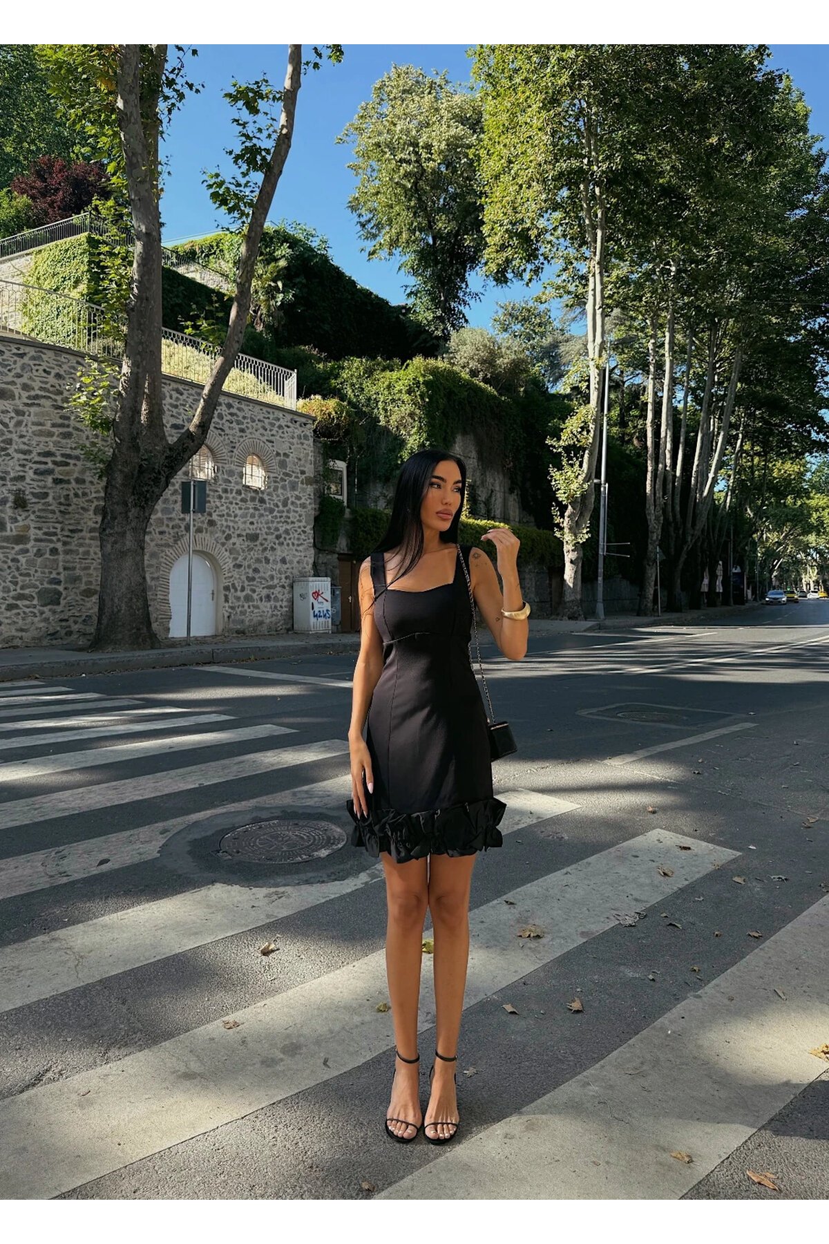 Kare Yaka Etek Ucu Detaylı Elbise