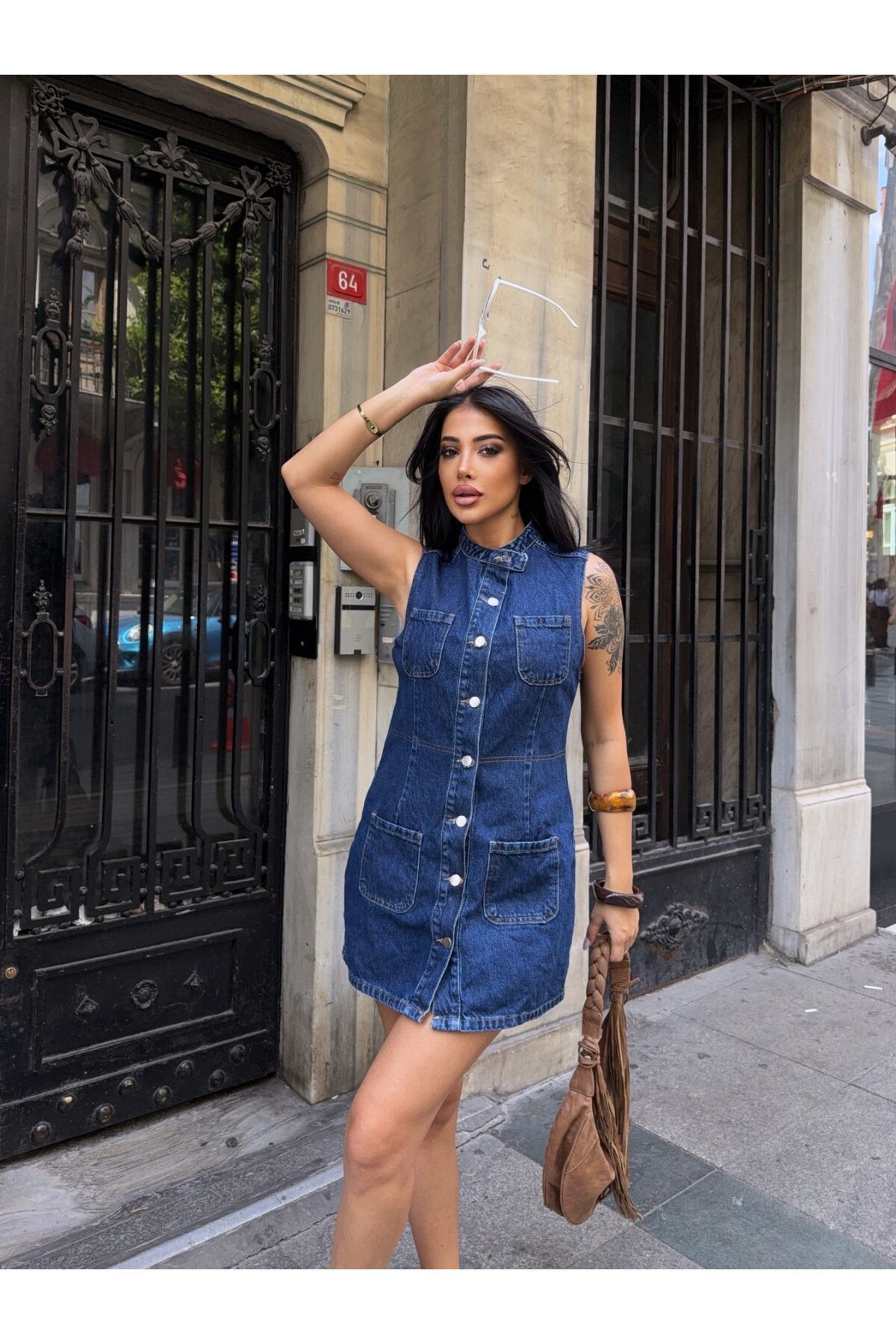 Kolsuz Önü Düğmeli Jean Elbise