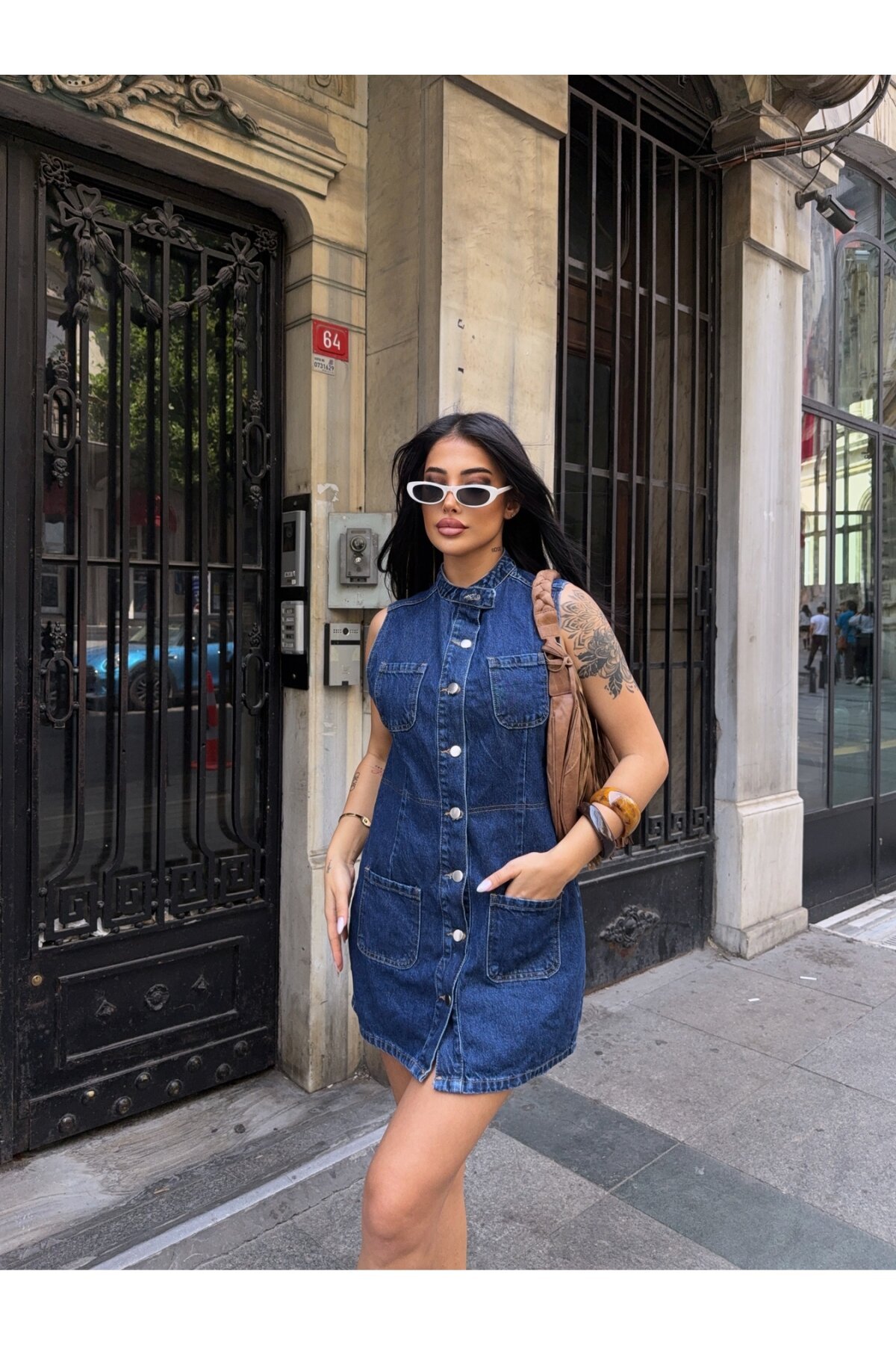 Kolsuz Önü Düğmeli Jean Elbise