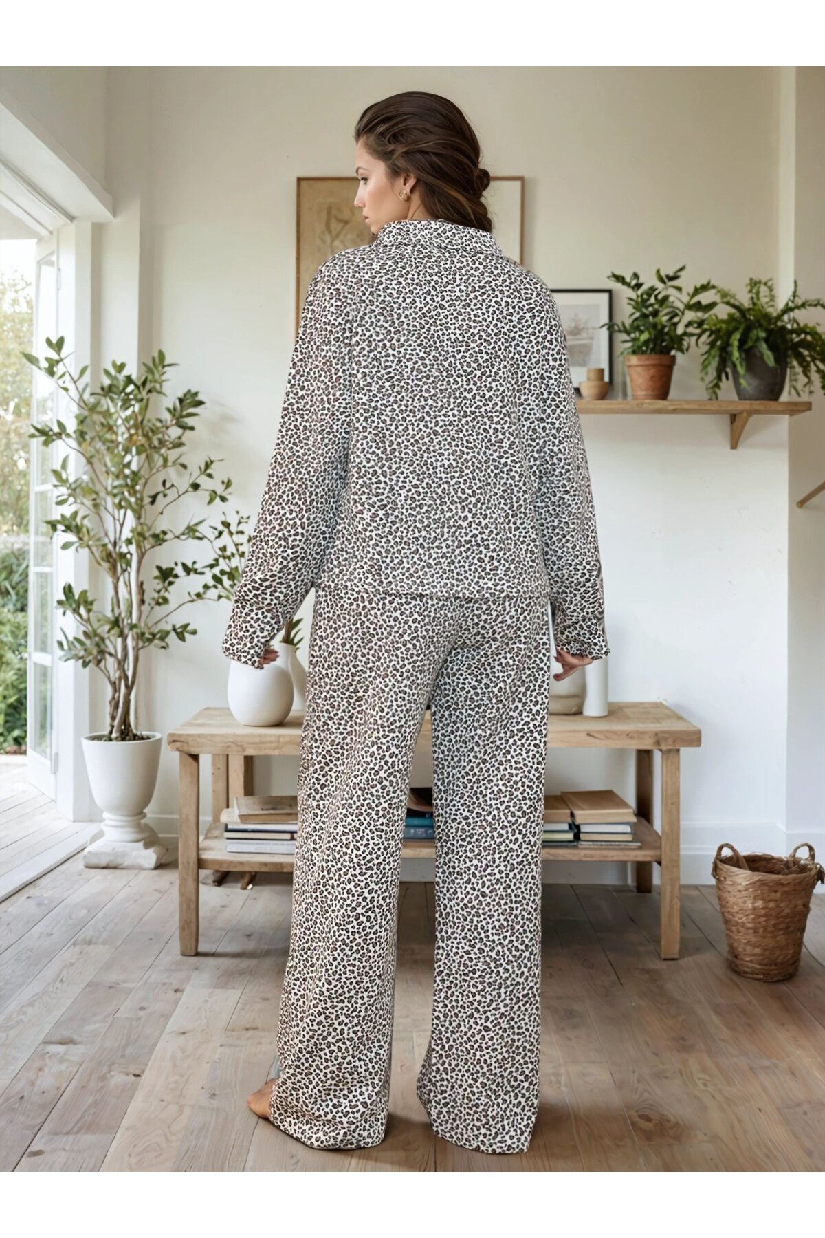 Leopar Desenli Düğmeli Pijama Takımı