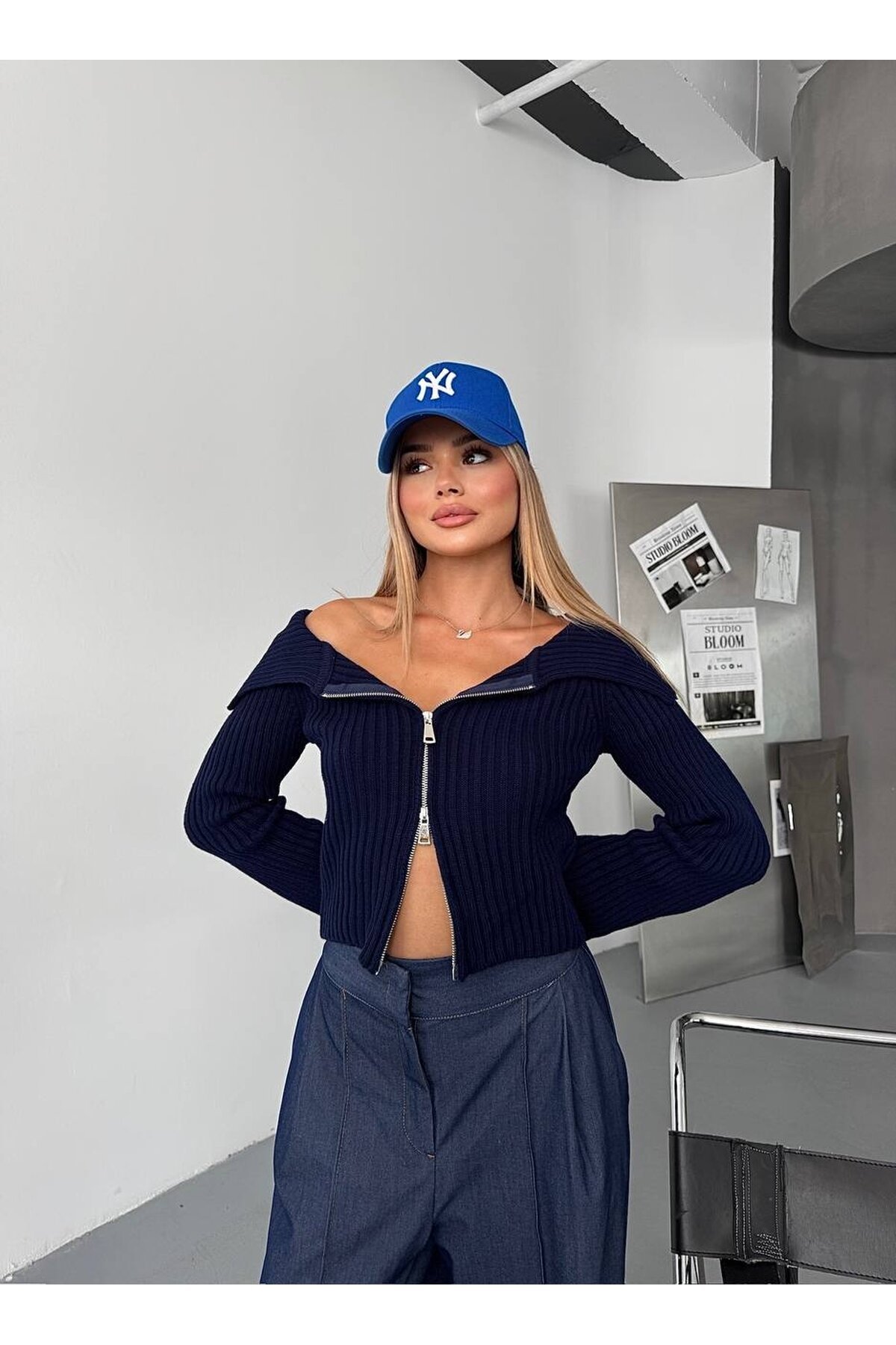 Madonna Yaka Çift Fermuarlı Triko