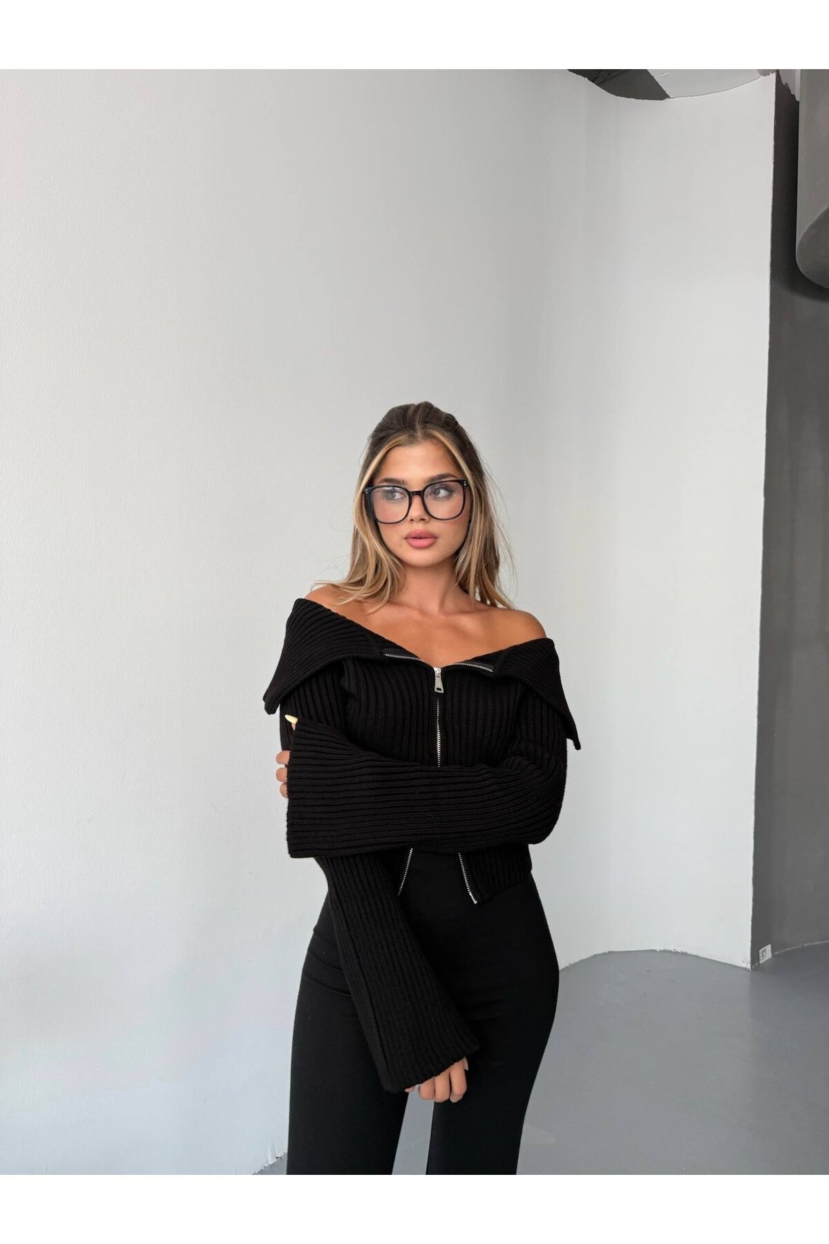 Madonna Yaka Çift Fermuarlı Triko