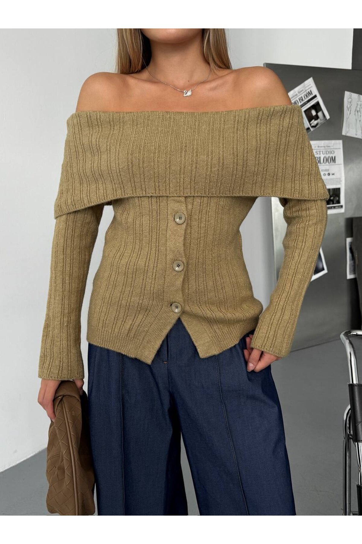 Madonna Yaka Düğmeli Triko Kazak