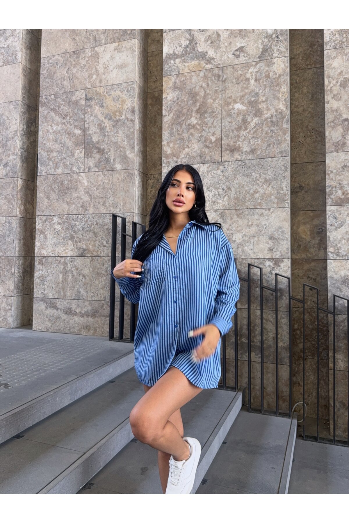 Mavi Çizgili Tek Cep Detay Gömlek