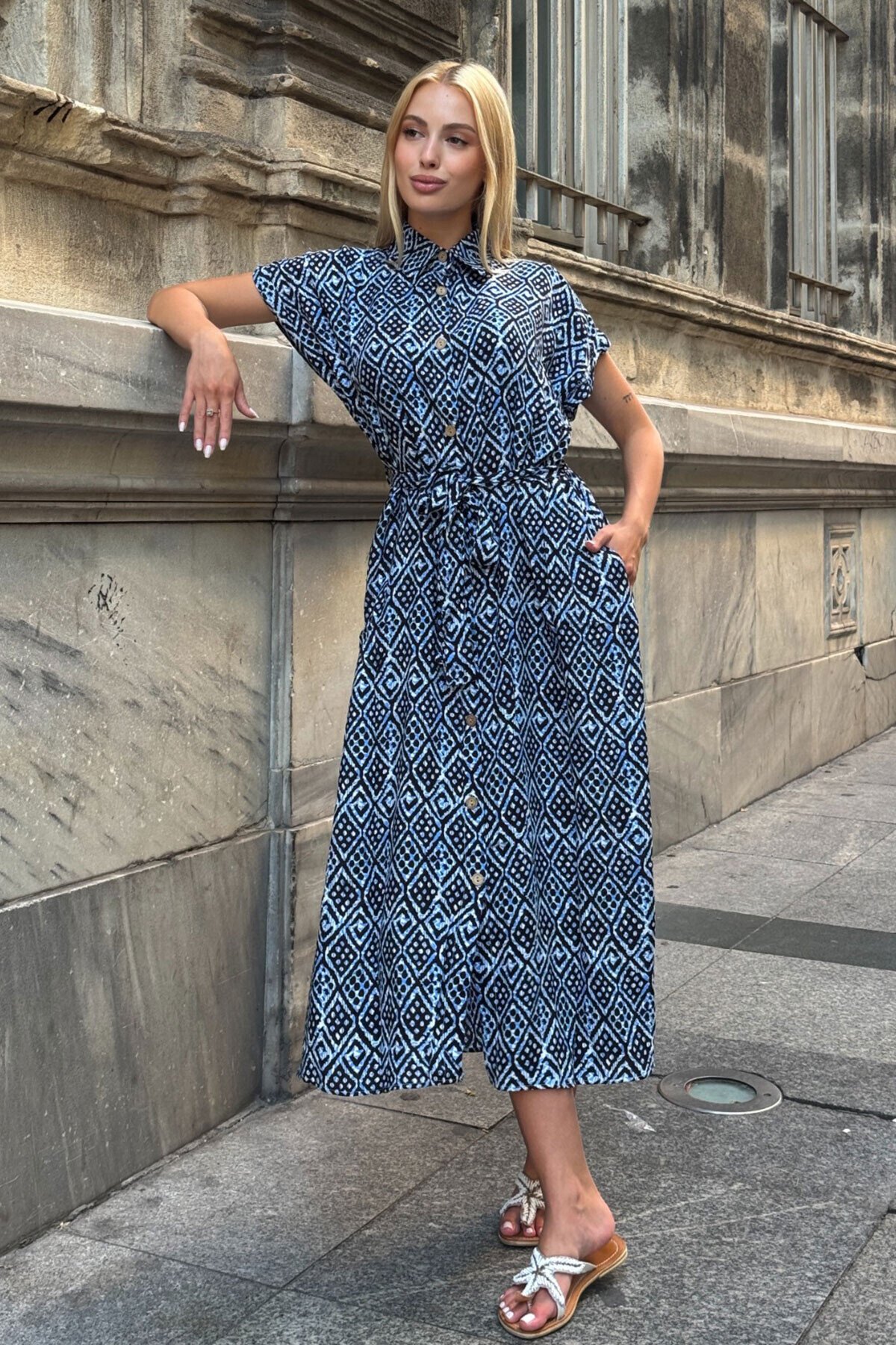 Mavi Kemerli Desenli Dokuma Gömlek Elbise