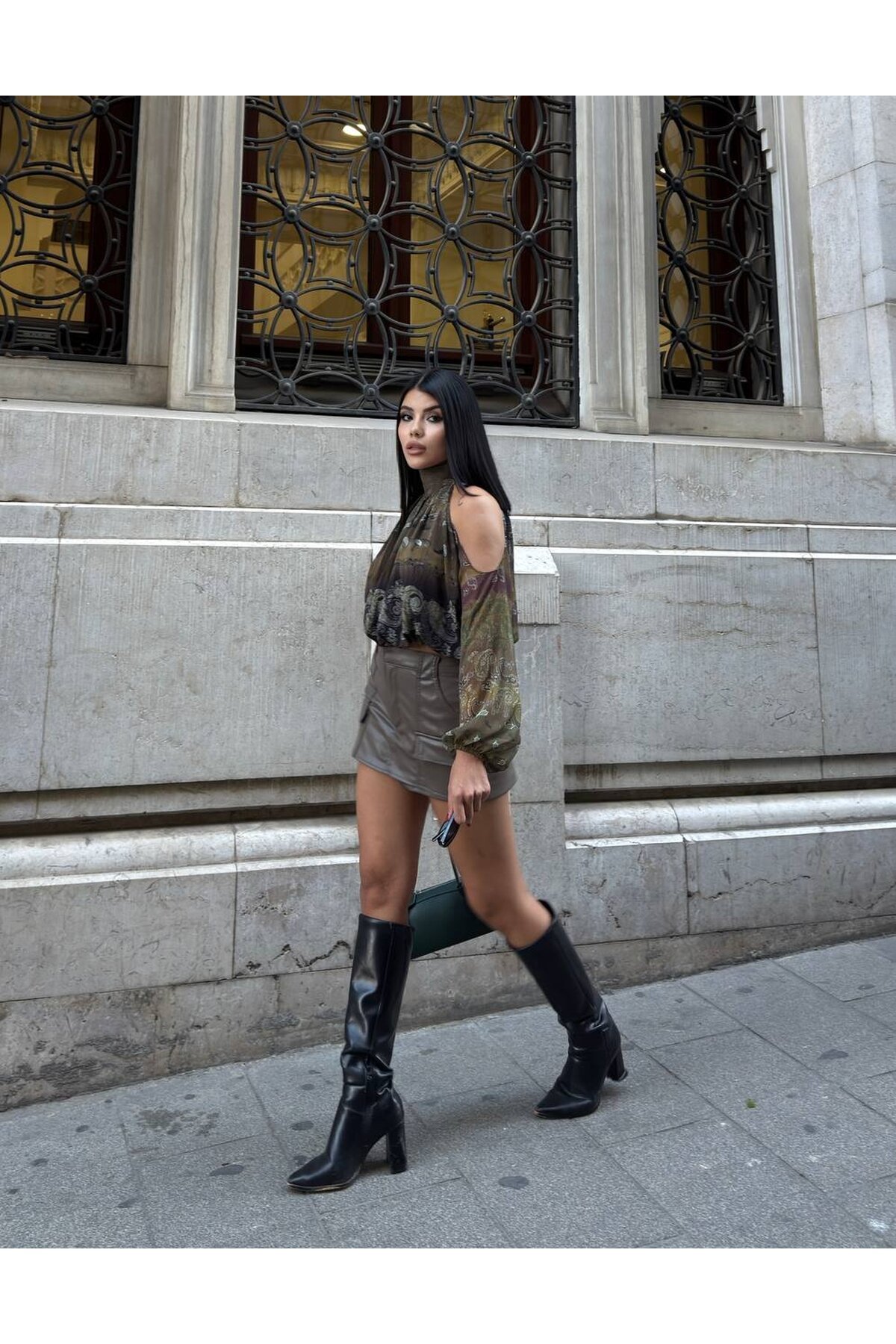 Omuz Açık Bel Detay Bluz