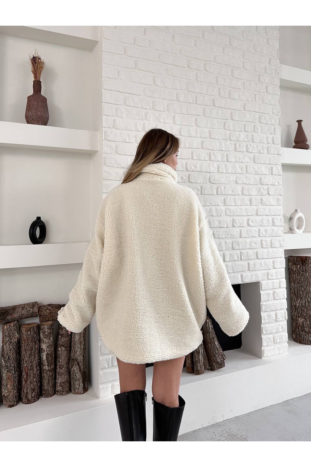 Oversize Uzun Şerit Detaylı Peluş Mont Ekru