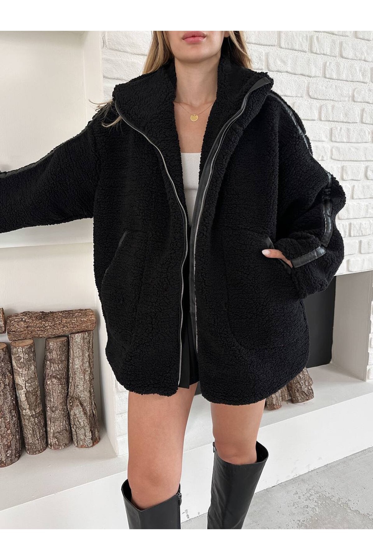 Oversize Uzun Şerit Detaylı Peluş Mont Siyah
