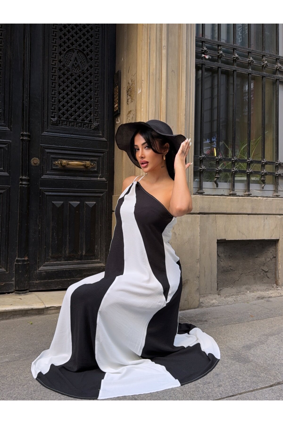 Parça Bloklu Omuz Detay Elbise Siyah Beyaz