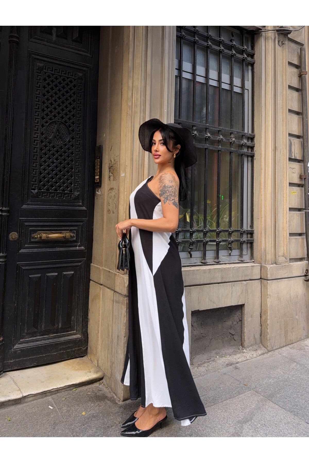 Parça Bloklu Omuz Detay Elbise Siyah Beyaz