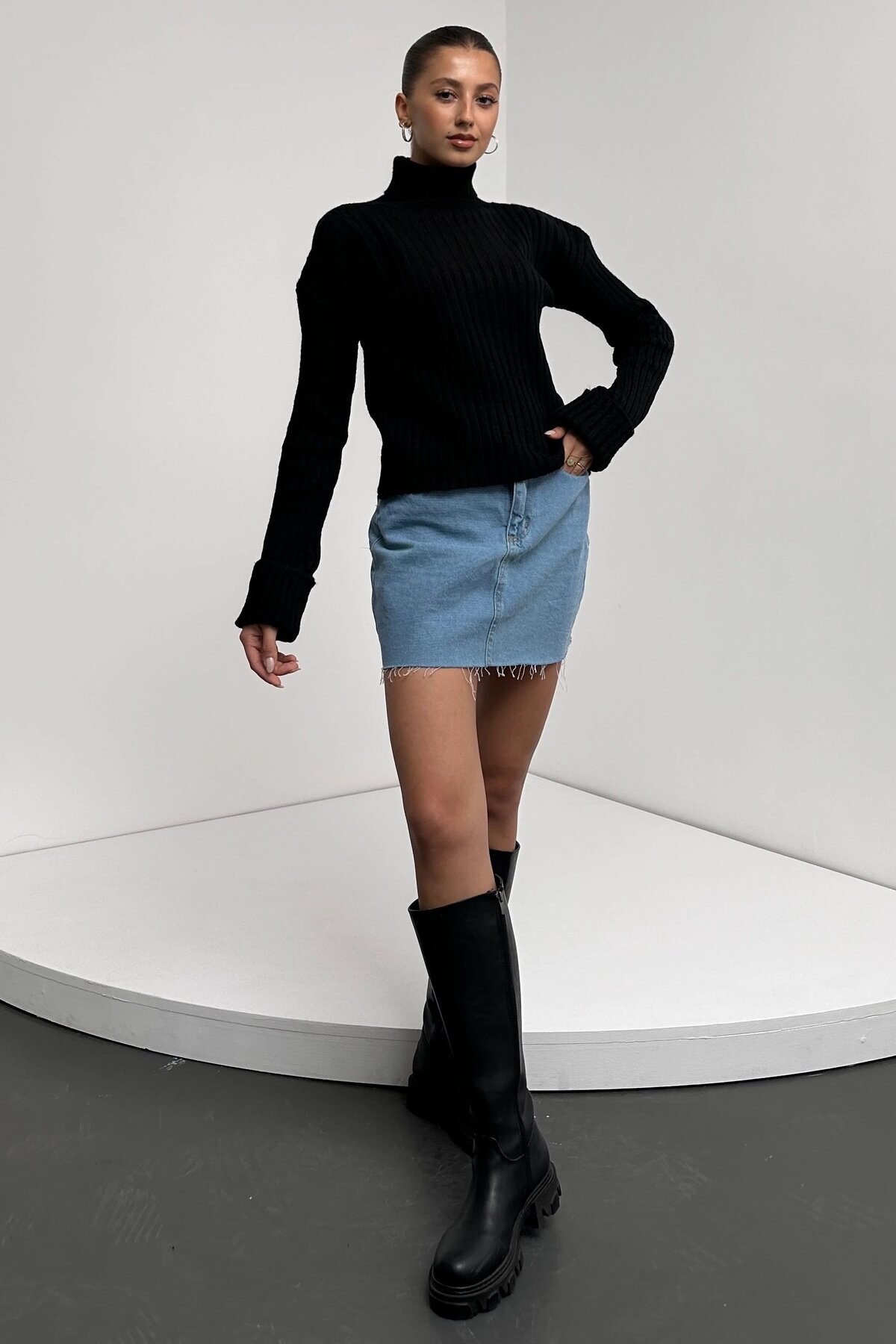 Şerit Desenli Dokulu Boğazlı Triko Kazak