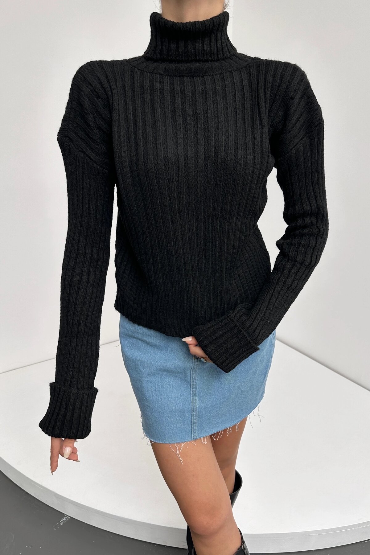 Şerit Desenli Dokulu Boğazlı Triko Kazak