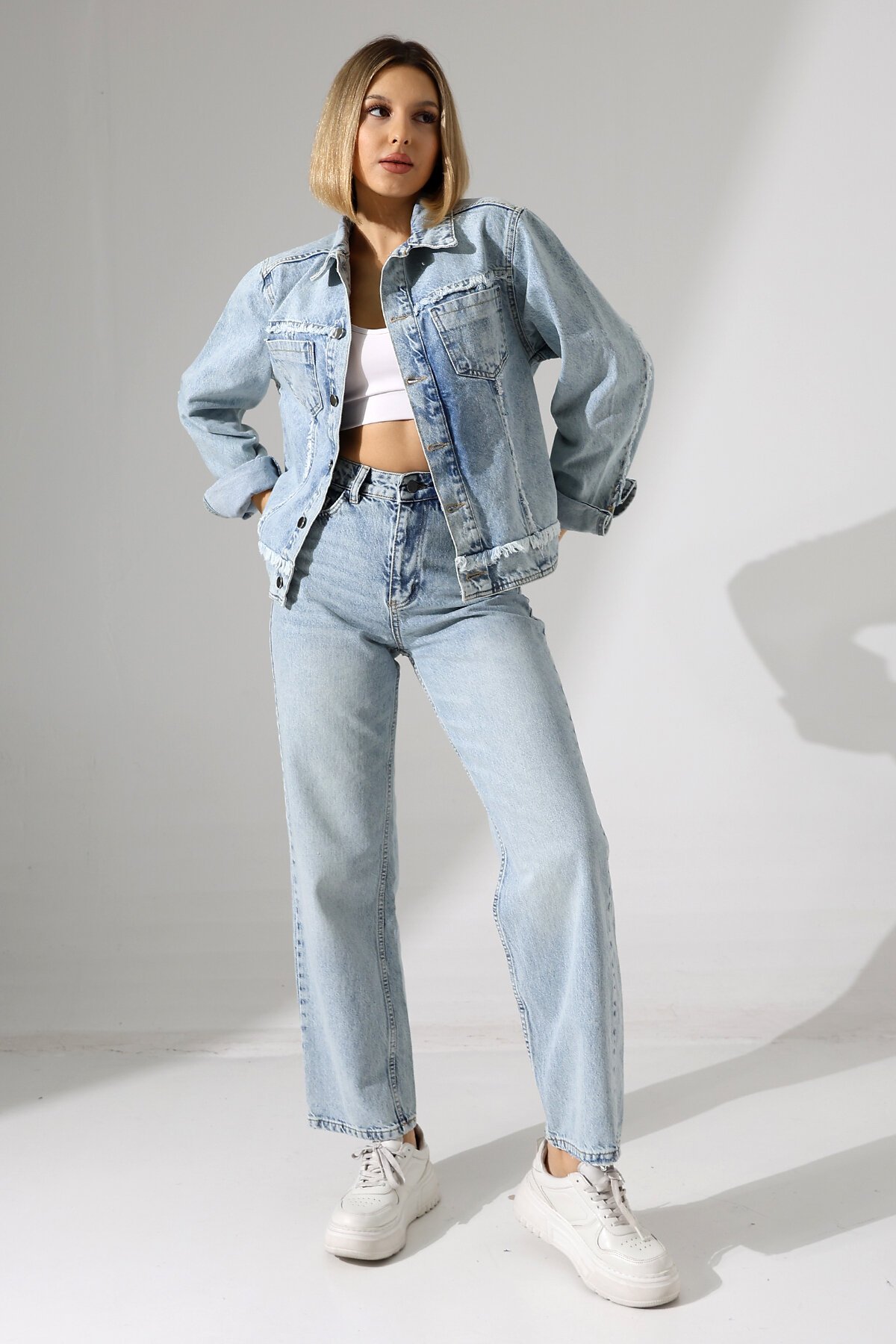 Sırtı Kalp Detaylı Oversize Denim Ceket