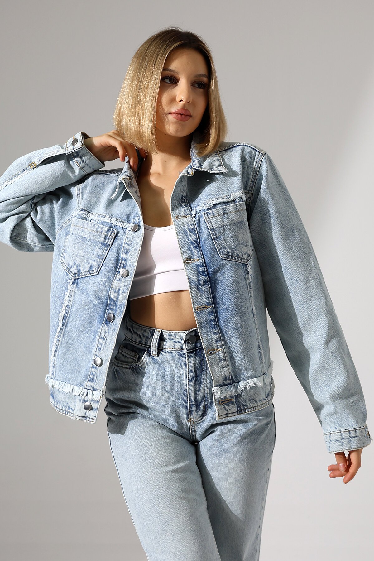 Sırtı Kalp Detaylı Oversize Denim Ceket